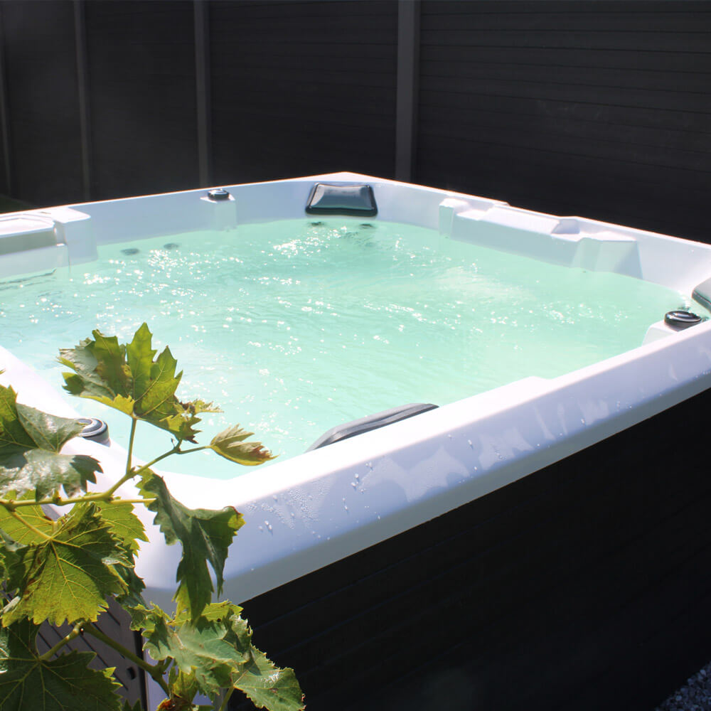 Outdoor Whirlpool STREAM BIG PURE - 207 x 207 cm für 5 Personen - Gallery 3 Outdoor Whirlpool STREAM BIG PURE - 207 x 207 cm für 5 Personen