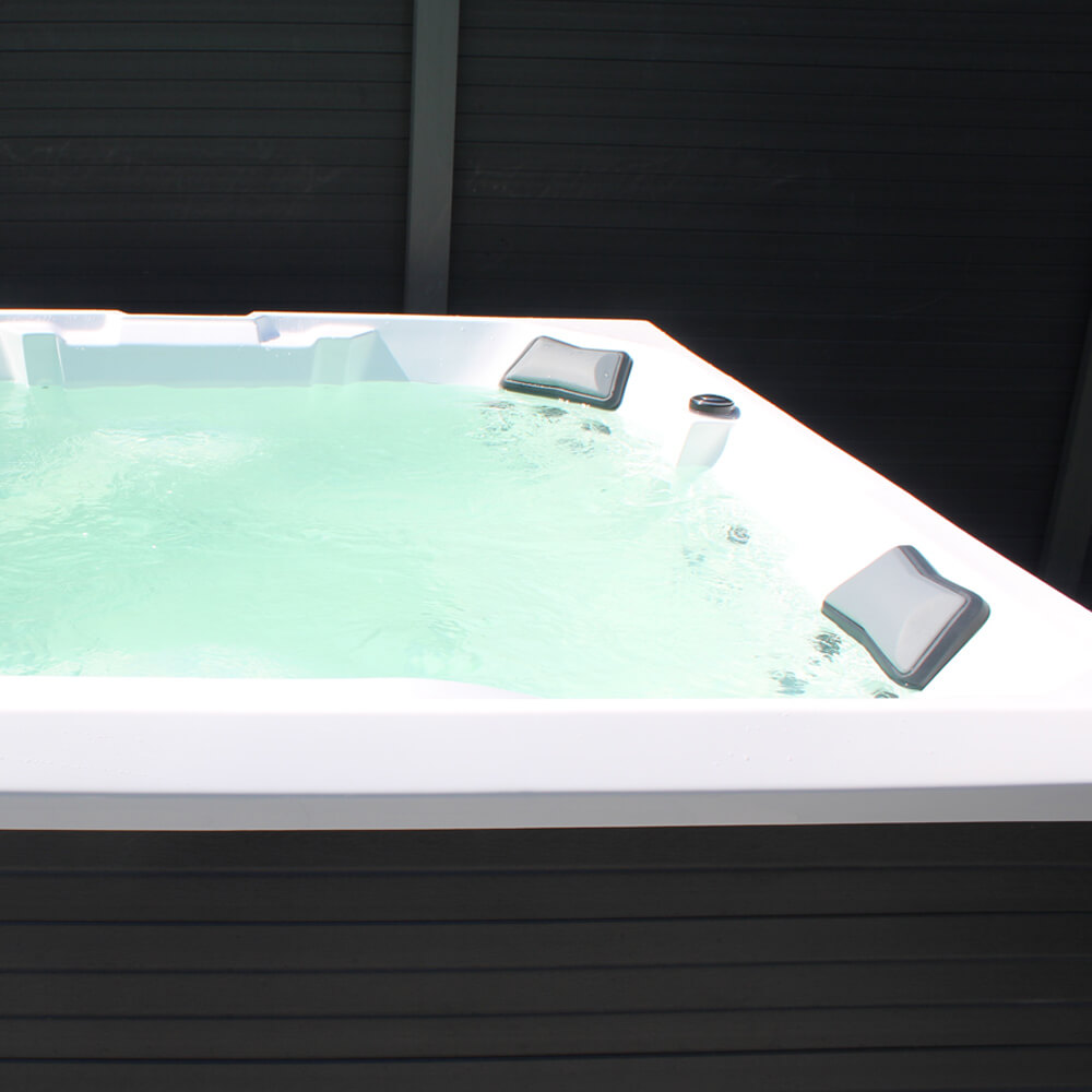 Outdoor Whirlpool STREAM BIG PURE - 207 x 207 cm für 5 Personen - Gallery 4 Outdoor Whirlpool STREAM BIG PURE - 207 x 207 cm für 5 Personen