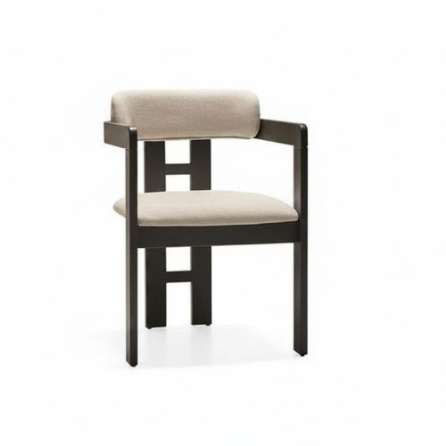Eleganter brauner Stuhl aus Holz und Textil im modernen Design Eleganter brauner Stuhl aus Holz und Textil im modernen Design
