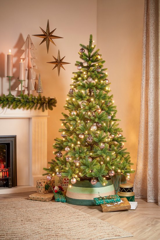 Black Box Trees Nagoya Künstlicher Weihnachtsbaum mit warmweißen LED-Lichtern - H180 x Ø108 cm - Grün - Gallery 3 Black Box Trees Nagoya Künstlicher Weihnachtsbaum mit warmweißen LED-Lichtern - H180 x Ø108 cm - Grün