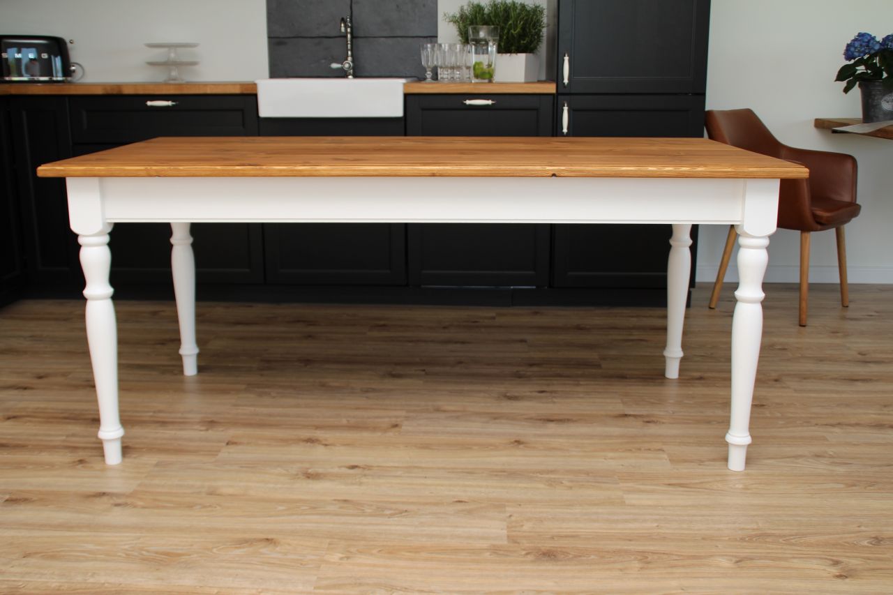 Esstisch "Oxford" Massivholz im Landhausstil