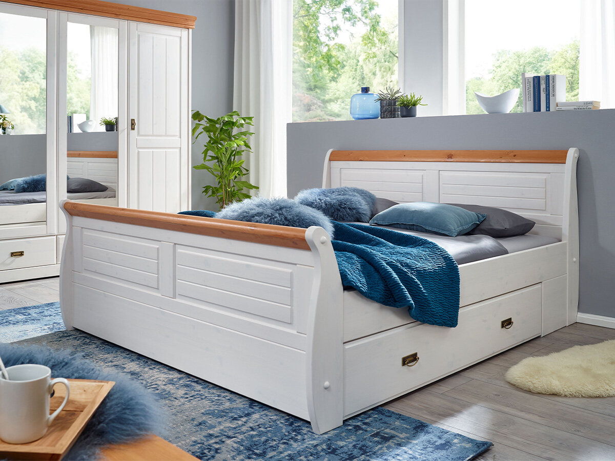G+K Bett II Landhausstil mit Bettkasten 140x200, Kiefer massiv weiß gewachst, Absetzungen honig G+K Bett II Landhausstil mit Bettkasten 140x200, Kiefer massiv weiß gewachst, Absetzungen honig