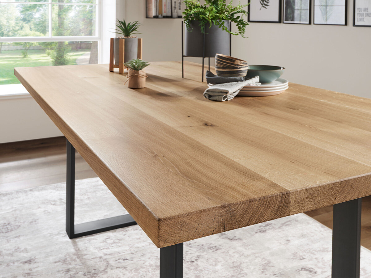 G+K Tisch 600, 180x100, Wildeiche massiv geölt, gerade Kante, Gestell U-Profil schwarz - Gallery 1 G+K Tisch 600, 180x100, Wildeiche massiv geölt, gerade Kante, Gestell U-Profil schwarz