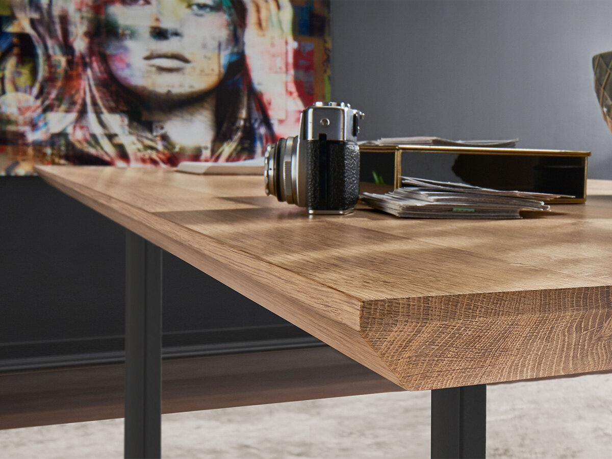 G+K Tisch 600, 180x100, Wildeiche massiv geölt, Schweizer Kante, Gestell U-Profil schwarz - Gallery 1 G+K Tisch 600, 180x100, Wildeiche massiv geölt, Schweizer Kante, Gestell U-Profil schwarz