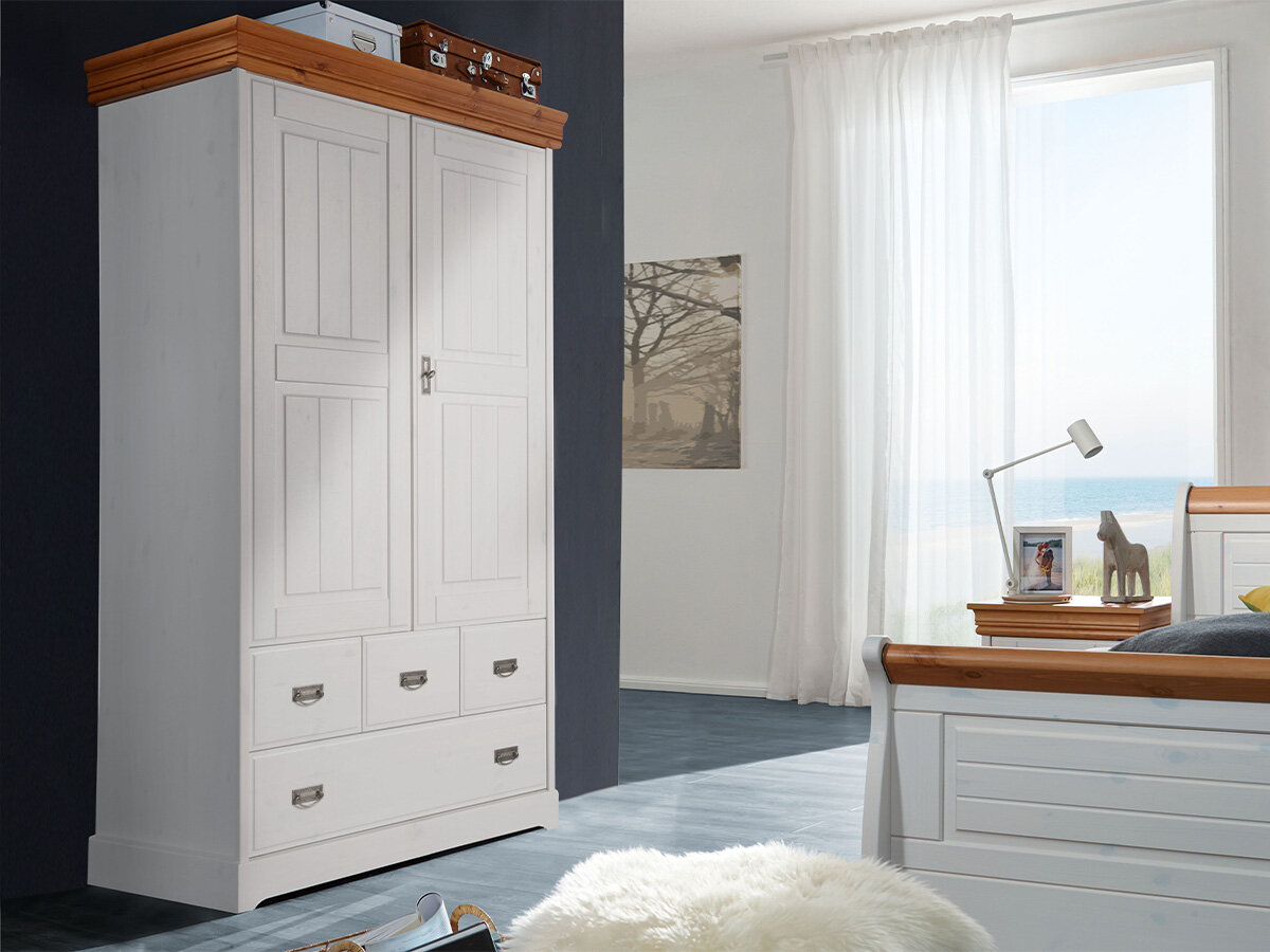 G+K Wäscheschrank 0663 II Landhausstil, Kiefer massiv weiß gewachst, Absetzungen honig G+K Wäscheschrank 0663 II Landhausstil, Kiefer massiv weiß gewachst, Absetzungen honig