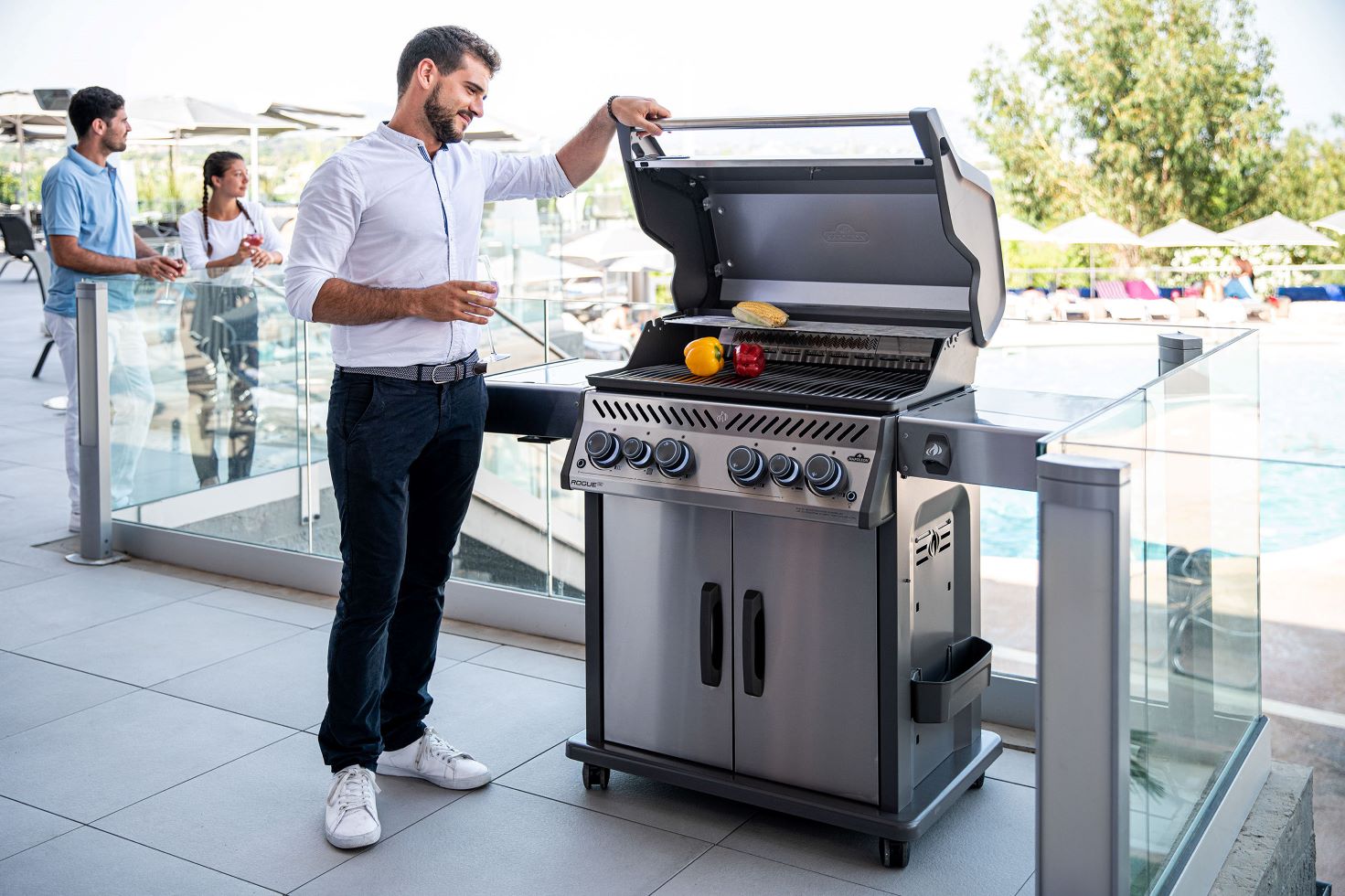 Propangasgrill ROGUE® SE 525 RSIB mit Infrarot-Seiten und Rückbrennern