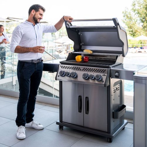 Propangasgrill ROGUE® SE 525 RSIB mit Infrarot-Seiten und Rückbrennern Propangasgrill ROGUE® SE 525 RSIB mit Infrarot-Seiten und Rückbrennern