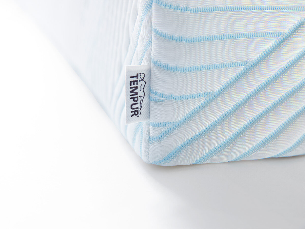 TEMPUR PRO® Plus SmartCoolTM Topper