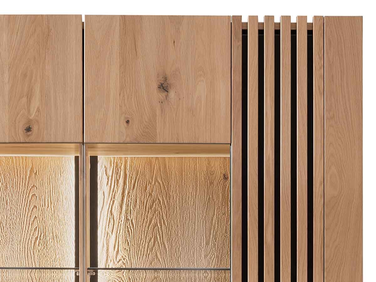 TPT Doppelvitrine 1 Ascona Wildeiche Holzfüsse schwarz Standard ohne