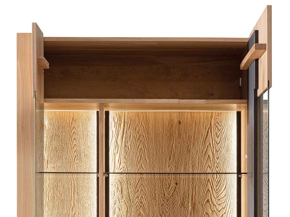 TPT Doppelvitrine 1 Ascona Wildeiche Holzfüsse schwarz Standard ohne